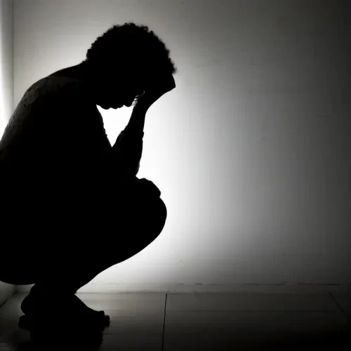 OMS: uma em cada seis pessoas no mundo é afetada pela solidão