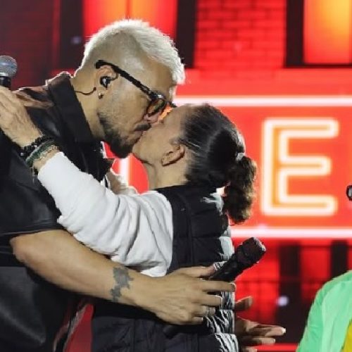 Prefeita de Conceição do Jacuípe dá selinho em Belo durante festa de São João